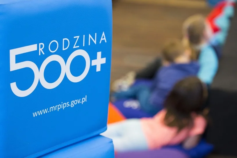 Ruszyły wypłaty 500 plus. W dwa dni do rodzin trafi prawie 600 tys. zł - Zdjęcie główne