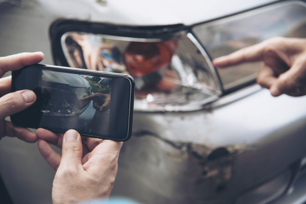 Jak oszczędzić pieniądze ubezpieczając auto w UK - Zdjęcie główne