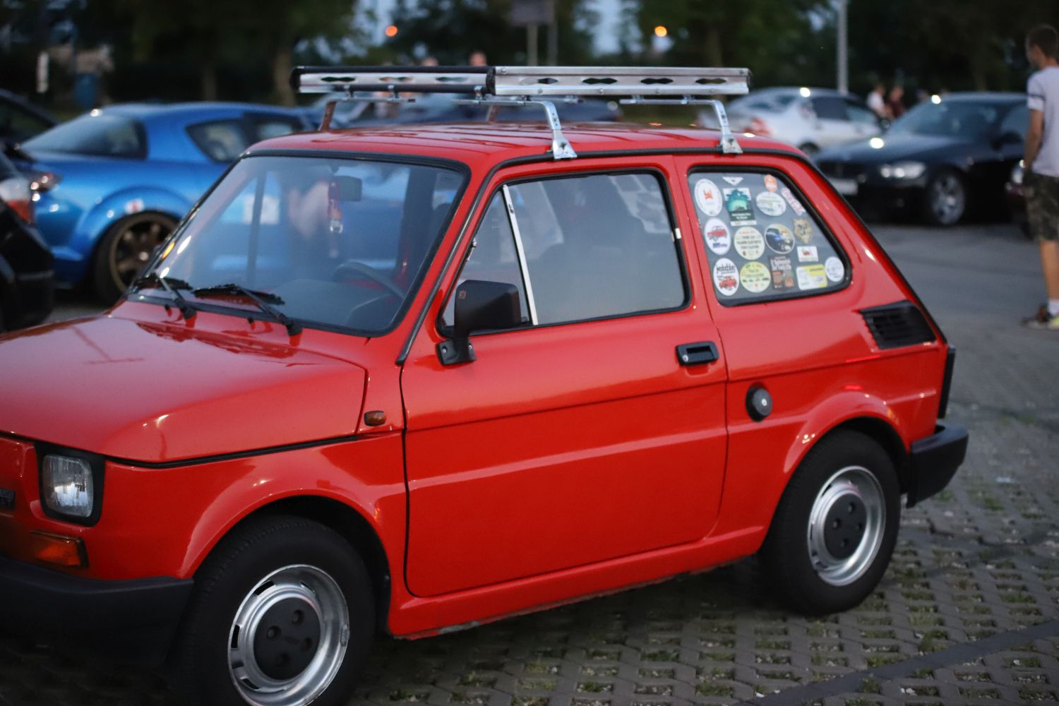 Ryk silników, pisk opon i setki osób pod galerią. Trwa Illegal Night Kutno
