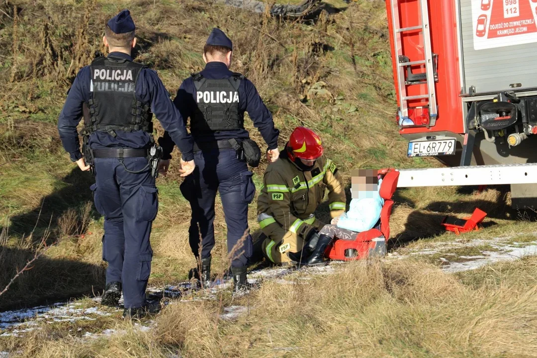 Kobieta zginęła na miejscu, dzieci trafiły do szpitala. W jakim stanie są dziewczynki? - Zdjęcie główne