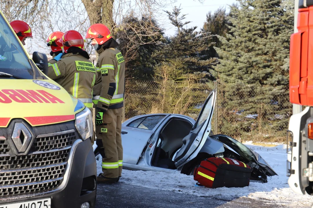 Poważny wypadek pod Kutnem. Na miejscu wszystkie służby, lądował śmigłowiec LPR