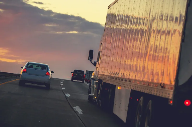 Zabezpieczenie transportu towarowego - klucz do bezpiecznej dostawy - Zdjęcie główne