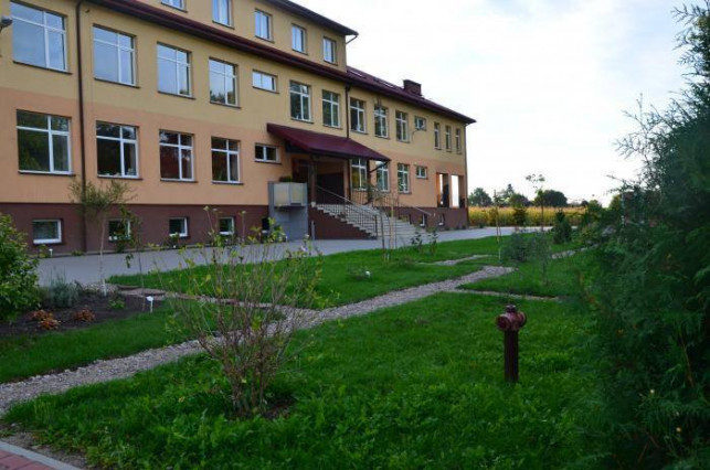 Kolejny ekologiczny projekt w ZS im. Jana Pawła II w Oporowie - Zdjęcie główne