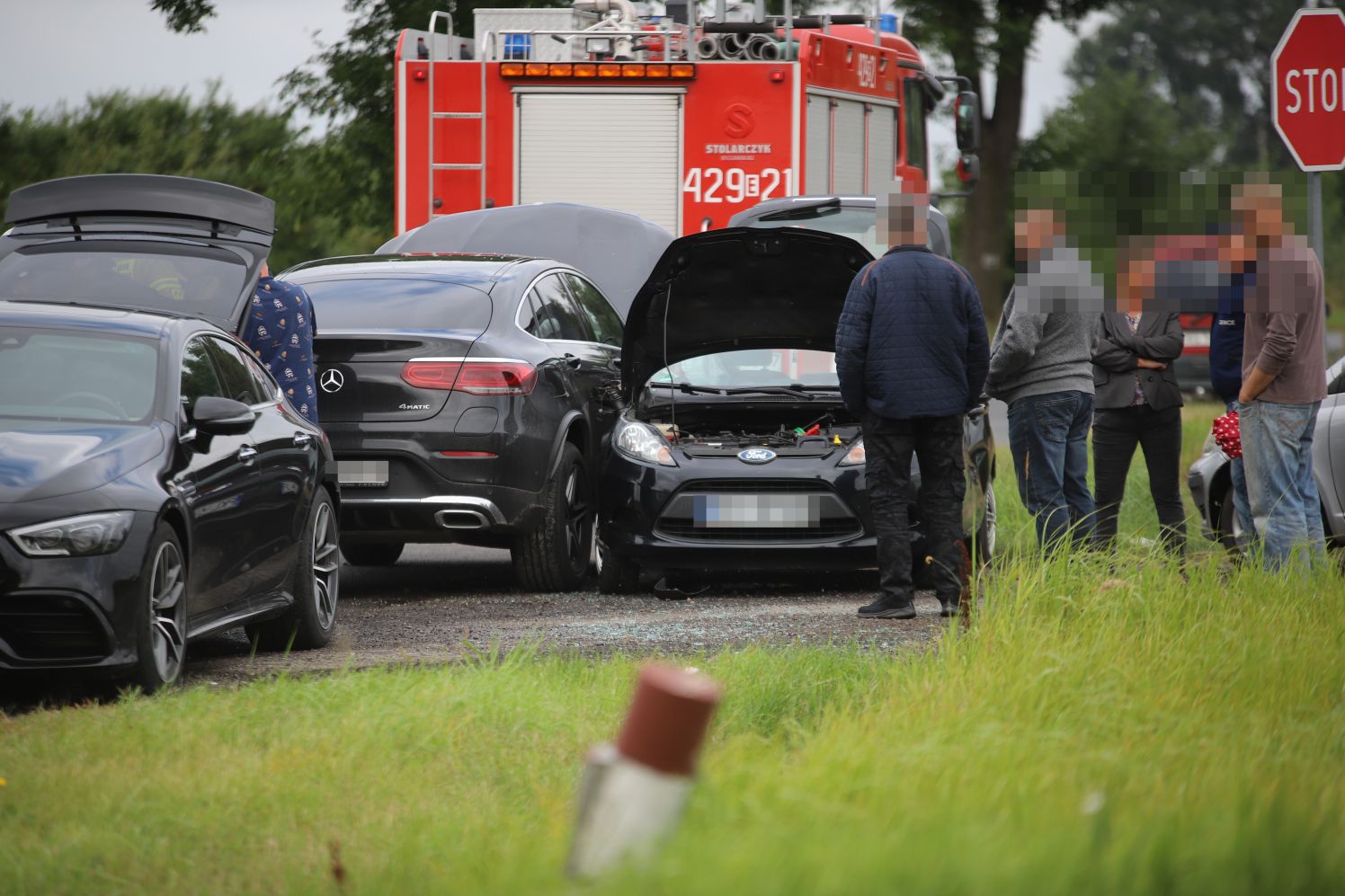 W Krośniewicach doszło do wypadku, na miejscu pracują służby z powiatu kutnowskiego