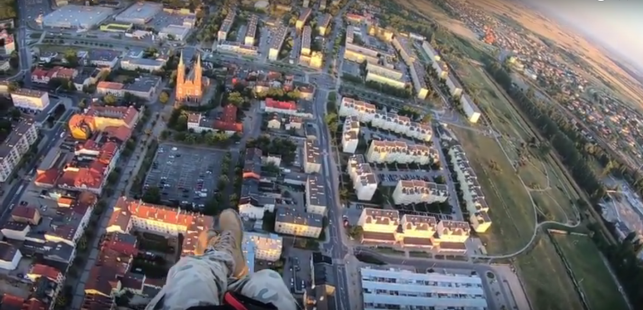 [WIDEO] Widok z paralotni na Kutno. Efekt jest piorunujący! - Zdjęcie główne