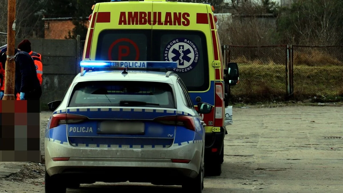 Zaniepokojeni mieszkańcy zadzwonili po policję. Na pomoc było za późno, znaleziono zwłoki mężczyzny - Zdjęcie główne