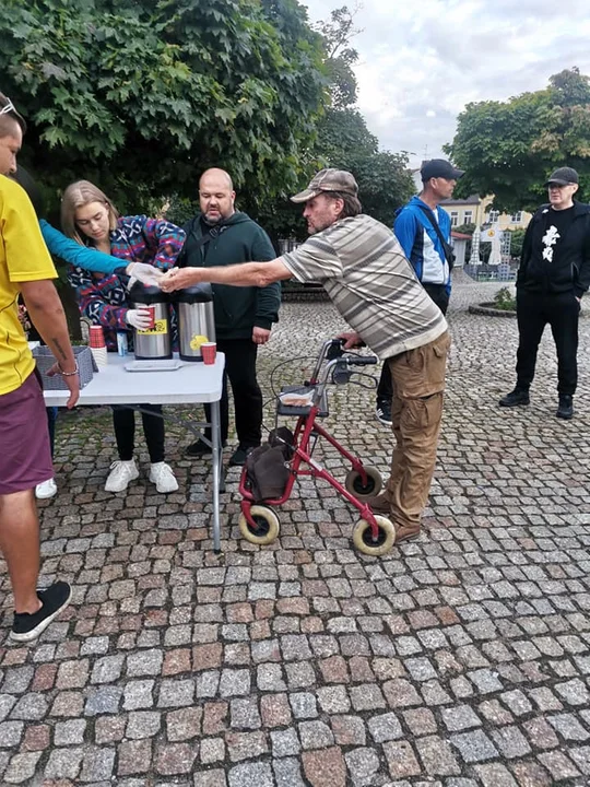 W Kutnie działa Akcja humanitarna przy Kościele Zielonoświątkowym, która pomaga m.in. bezdomnym, potrzebującym, uzależnionym i obcokrajowcom 