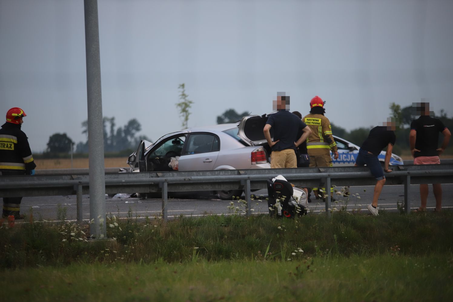 Na autostradzie pod Kutnem samochód zderzył się z ciężarówką, wśród poszkodowanych dziecko, lądował śmigłowiec