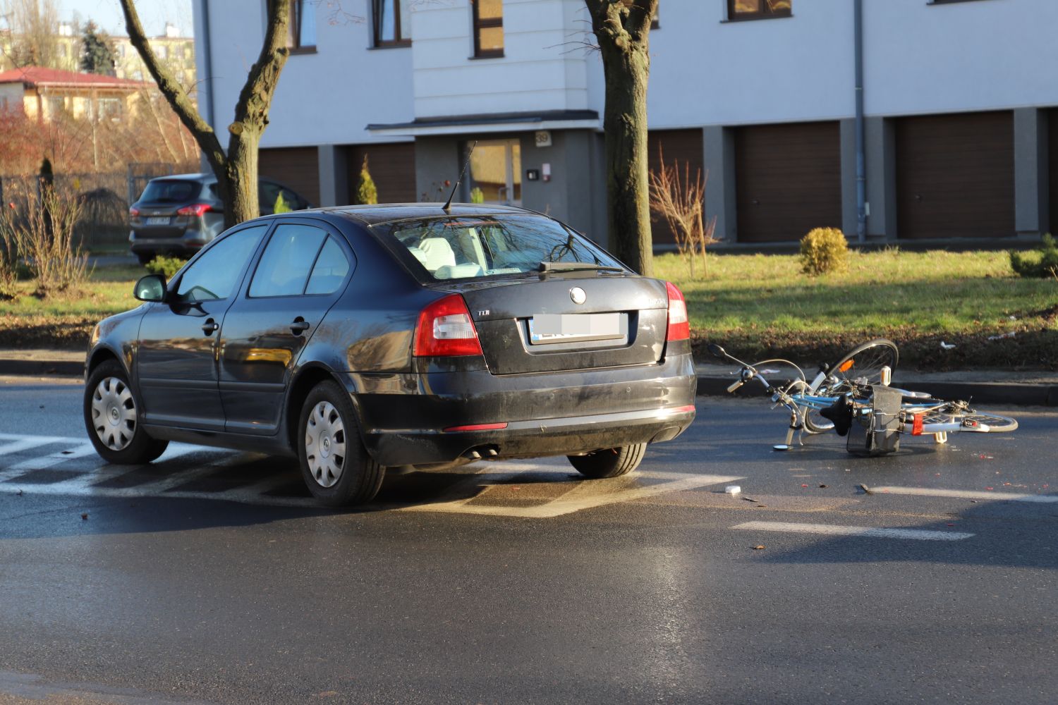 [FOTO] Samochód potrącił rowerzystę. Mężczyzna trafił do szpitala - Zdjęcie główne