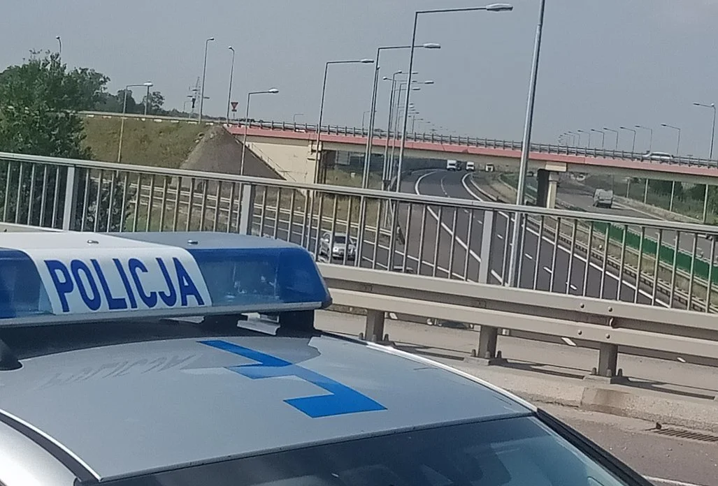 Policyjny dron nad autostradą. Wpadło kilkudziesięciu kierowców, posypały się mandaty [ZDJĘCIA] - Zdjęcie główne