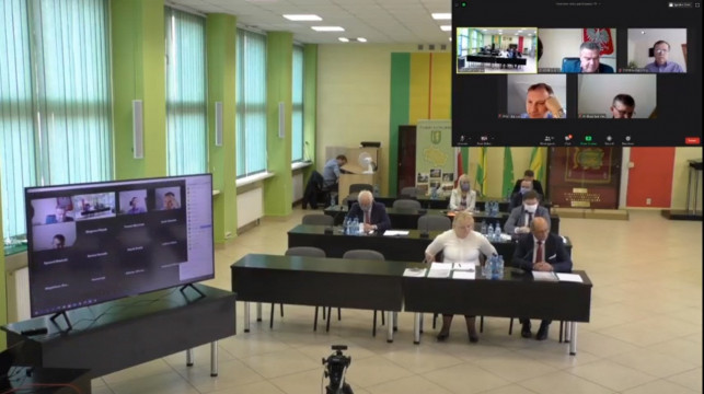 [WIDEO] Trwa sesja w powiecie. Radni dyskutują o kutnowskim szpitalu - Zdjęcie główne