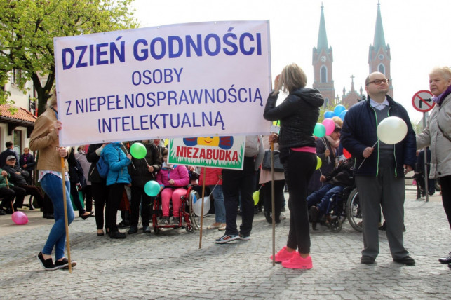 Niebawem Dzień Godności Osoby z Niepełnosprawnością Intelektualną - Zdjęcie główne