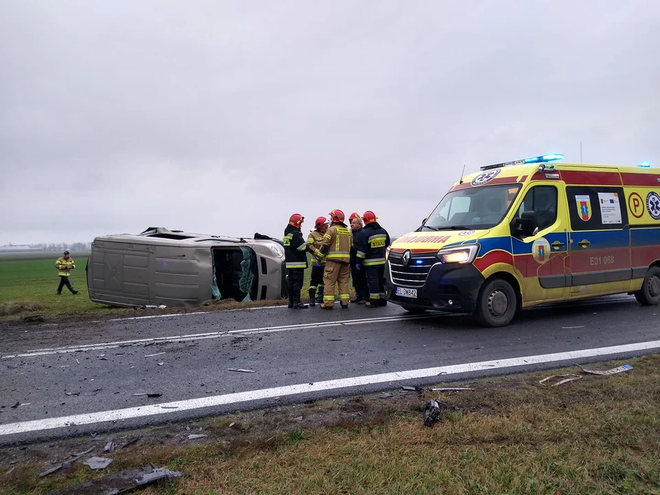 Wypadek na DW 702 pod Kutnem, rannych pięć osób