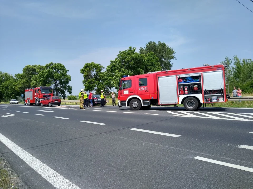 Na DK 92 w miejscowości Skłóty zderzyły się dwie osobówki