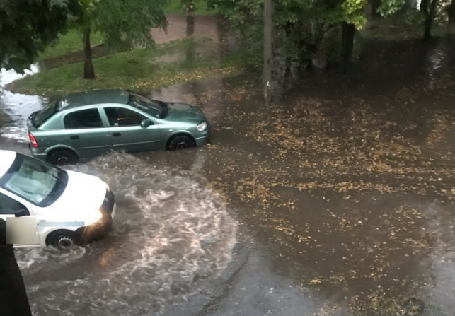[FOTO] Oberwanie chmury, zalane ulice i posesje. Pogoda znów wygrała z kanalizacją - Zdjęcie główne