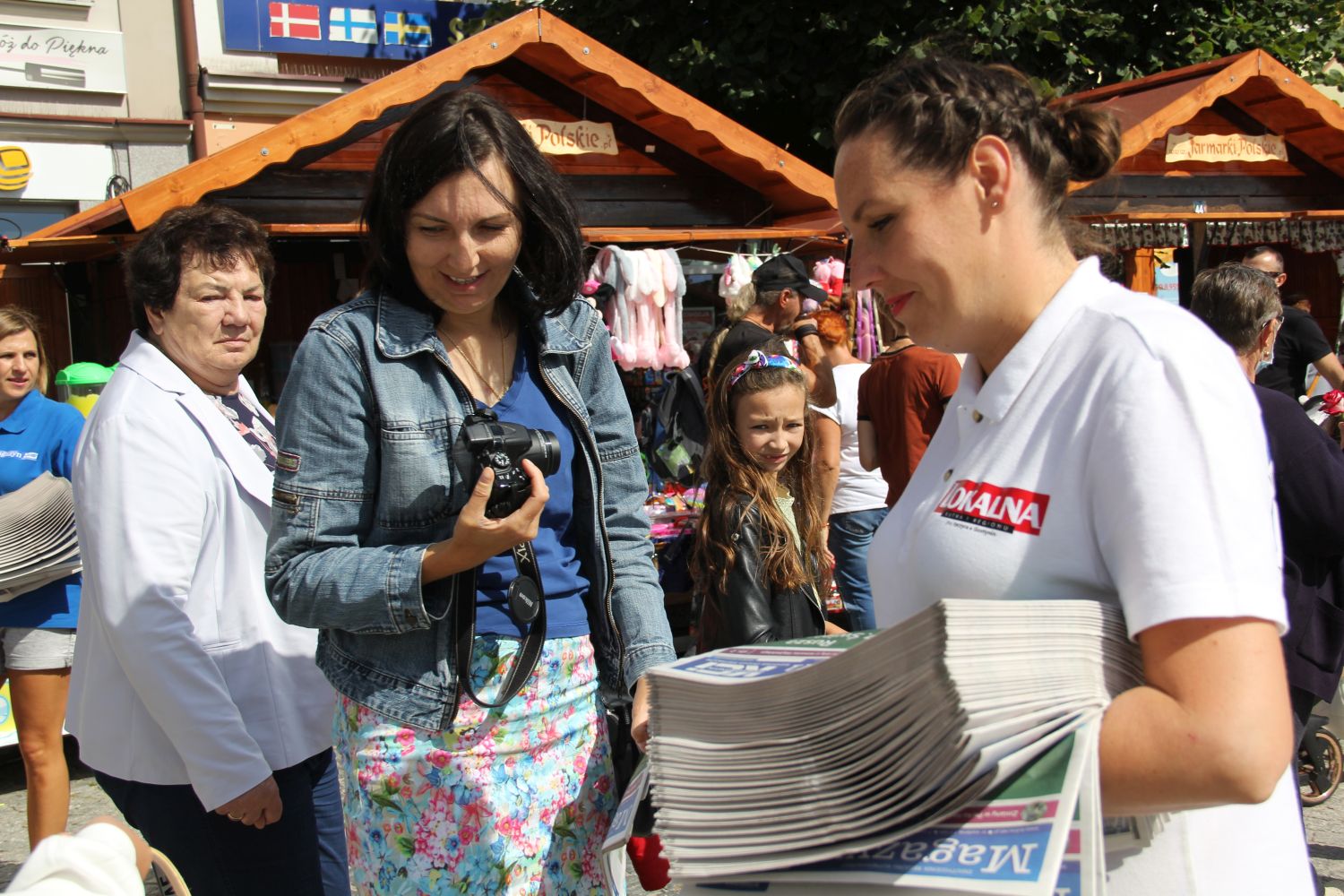 KCI świętuje razem z Wami! Rozdajemy pachnące różami gazety i słodkie niespodzianki