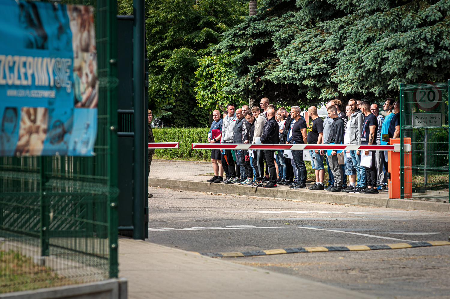 55 nowych kandydatów 11 czerwca przekroczyło bramę 92 batalionu lekkiej piechoty w Kutnie