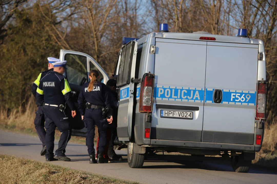 Pijany kierowca z Kutna dał popis na Mazowszu. Zaczęło się od nieudanego wyprzedzania - Zdjęcie główne