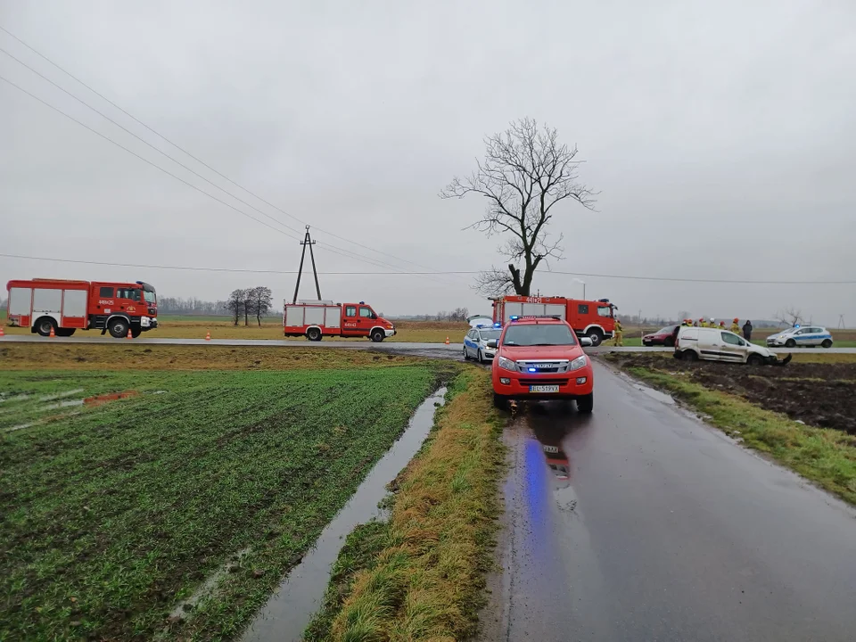 Wypadek na drodze wojewódzkiej nr 703 w Piątku 