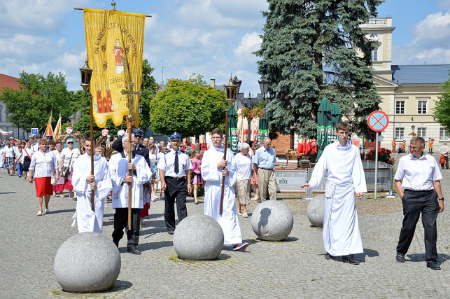 "Przyjdźcie, bo wszystko gotowe". Tysiące kutnian na procesji - Zdjęcie główne