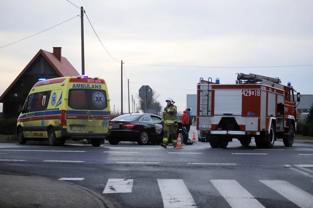 Wypadek na DK 92 w gminie Bedlno. Zderzyły się dwie osobówki