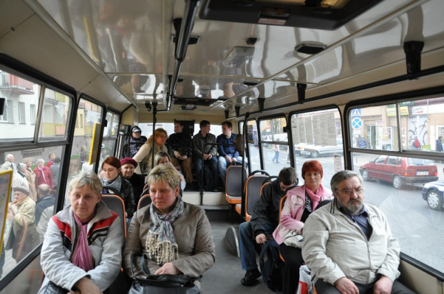 Mieszkańcy przesiedli się do autobusów - Zdjęcie główne