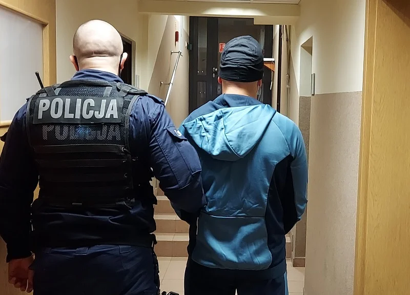 Przez lata ukrywał się za granicą, dzisiaj chował się pod łóżkiem. Poszukiwany kutnianin w rękach policji [FOTO] - Zdjęcie główne