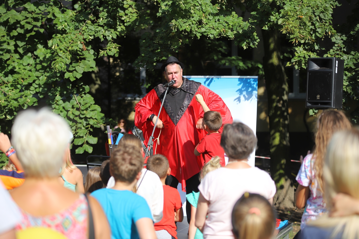 Piknik rodzinny odbył się pod kutnowską biblioteka w parku Traugutta