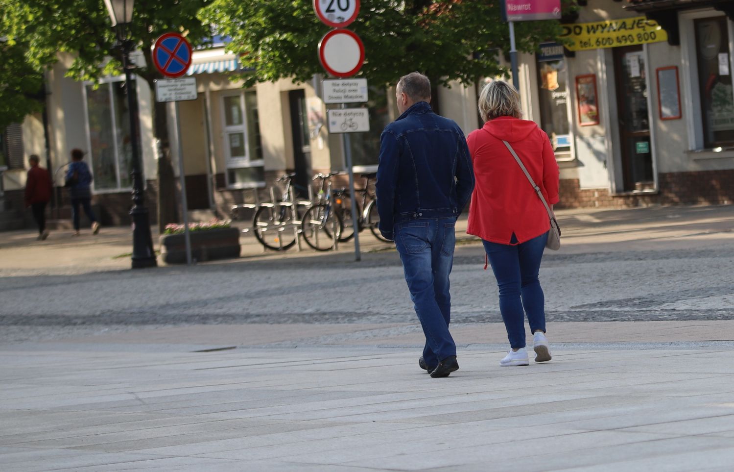 Otwarte ogródki i spacery bez maseczek, czyli w Kutnie niemal jak przed pandemią