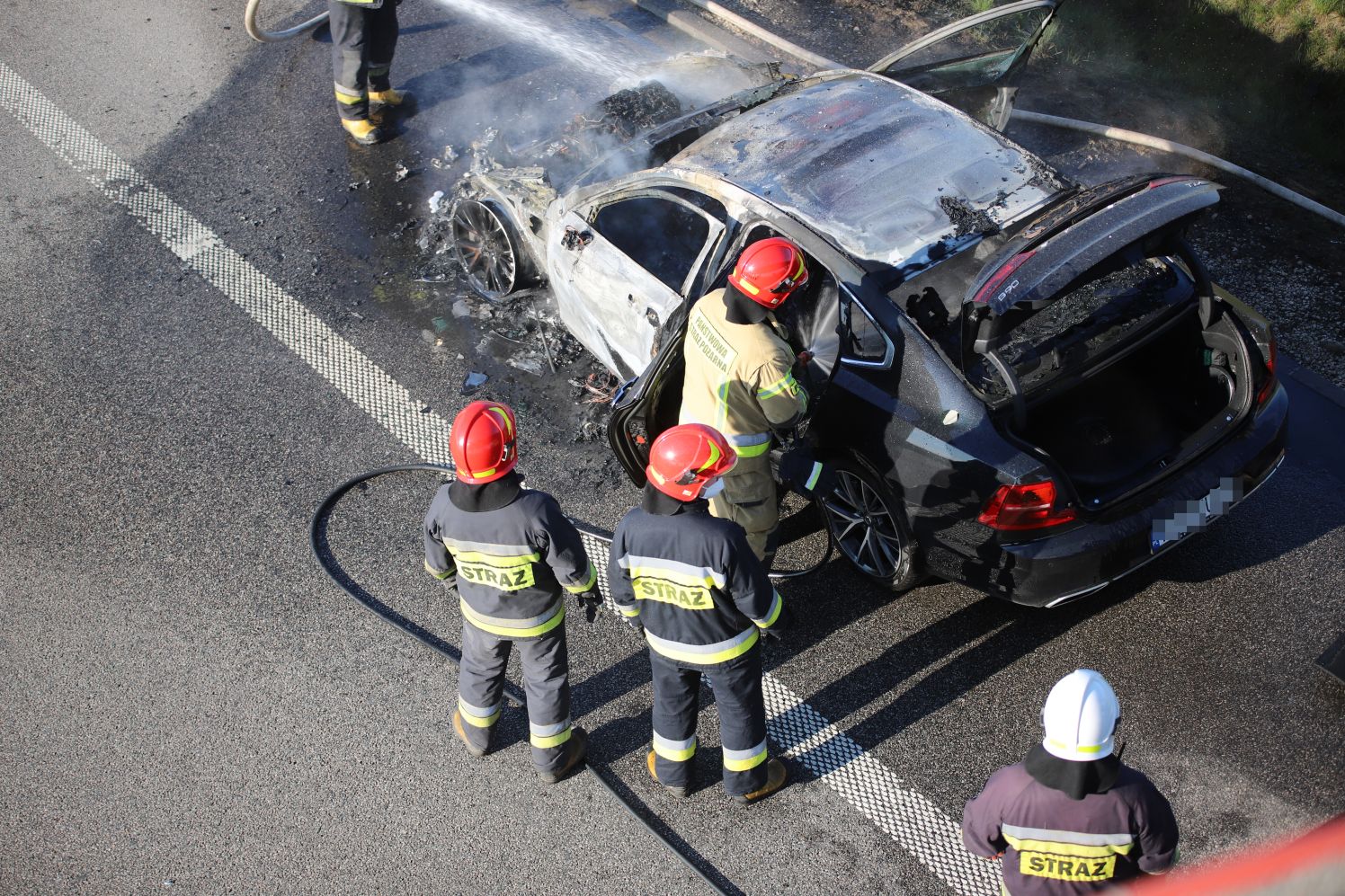 Na autostradzie A1 pod Kutnem spłonął samochód osobowy