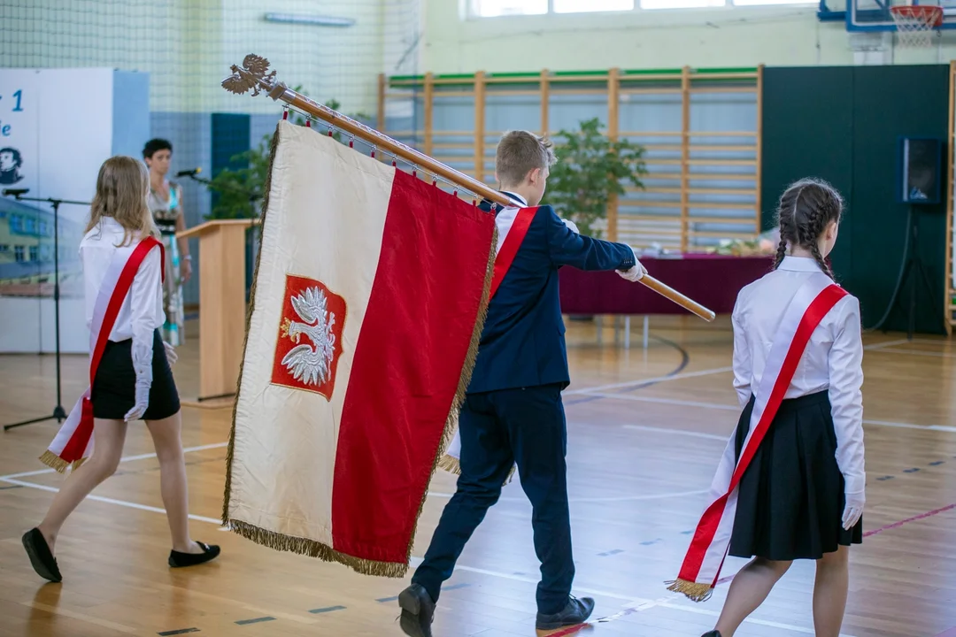 Zakończenie roku szkolnego 2021/2022 klas IV - VII w Szkole Podstawowej nr 1 w Kutnie