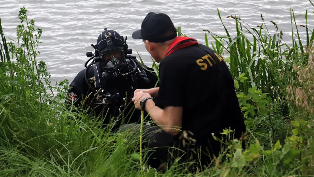 Tragedia nad jeziorem. 18-latek zniknął pod wodą zaledwie 20 metrów od brzegu