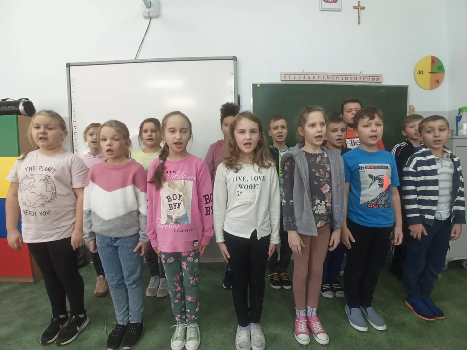 Uczniowie SP nr 6 śpiewali "Mazurka Dąbrowskiego"