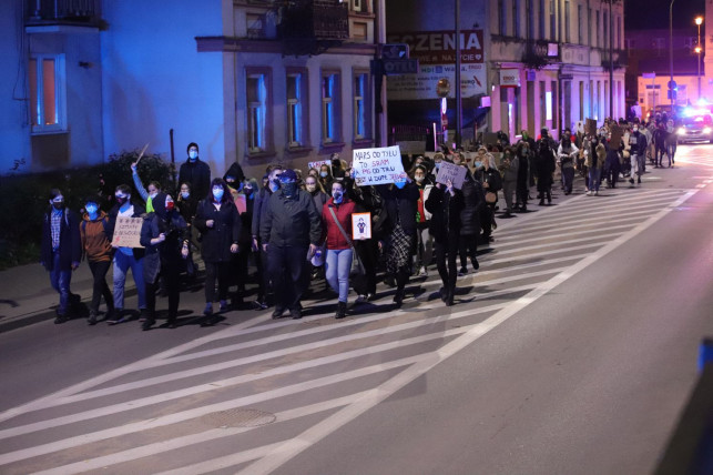 Nauczyciele namawiają uczniów do udziału w protestach? ''Możemy wyciągnąć konsekwencje'' - Zdjęcie główne
