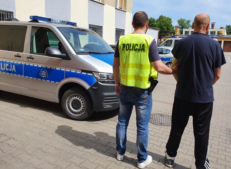 Policjanci z Kutna zatrzymali dwóch mężczyzn podejrzanych o rozbój