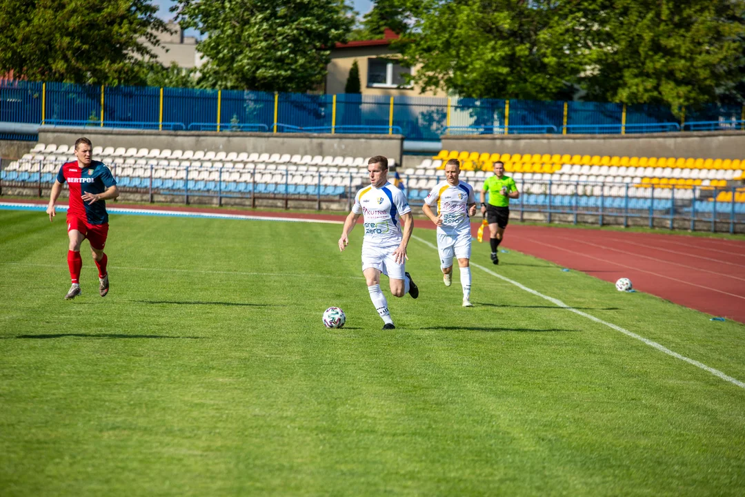 KS Kutno przegrał na własnym stadionie ze Zniczem Biała Piska 2-4