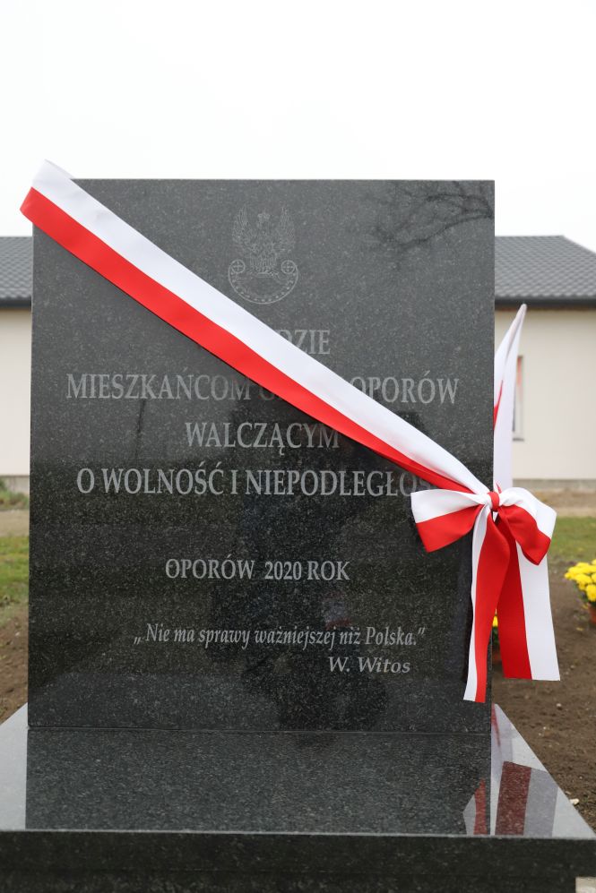 W Gminie Oporów odsłonięto nowy pomnik