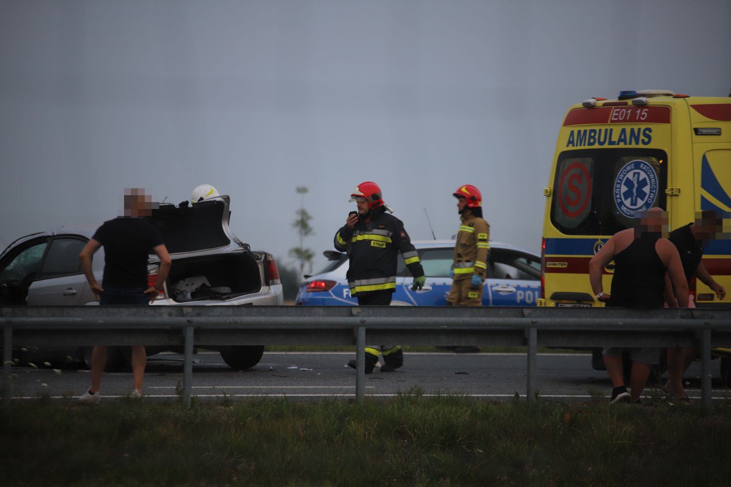 W wyniku wypadku na autostradzie pod Kutnem poszkodowane zostały trzy osoby, w tym małe dziecko