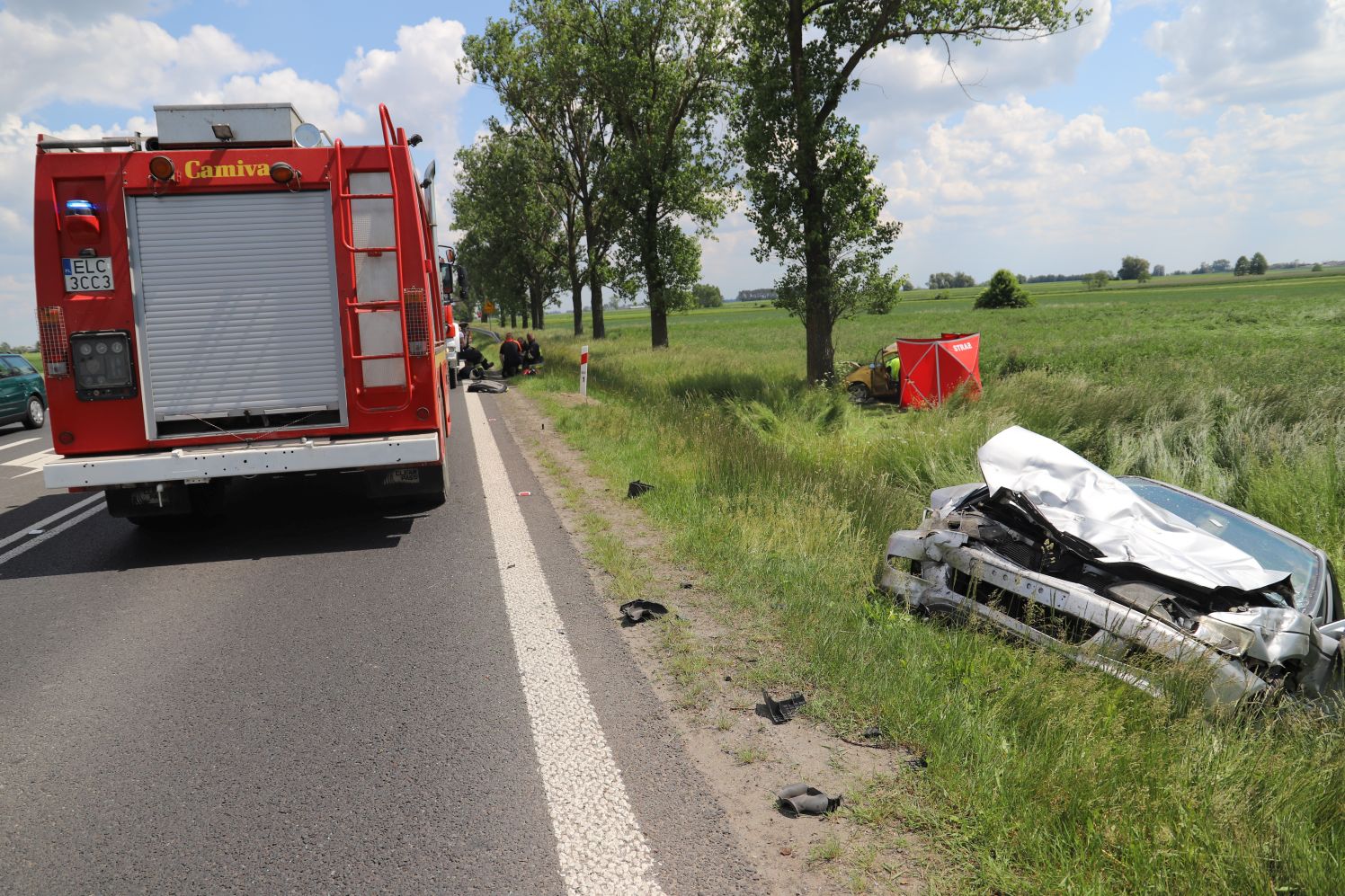 Na drodze krajowej między Kutnem a Łowiczem doszło do tragicznego wypadku w wyniku którego zginęły dwie osoby