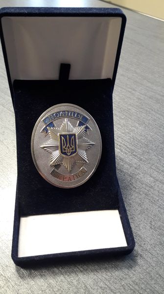 Komendant przekazał oryginalną odznakę Narodowej Policji Ukrainy