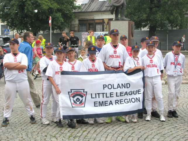 Mała Liga paradowała ulicami miasta - Zdjęcie główne