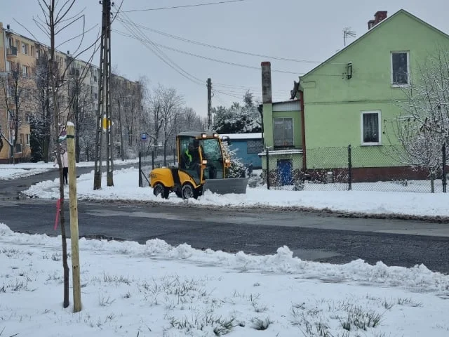 Zima nie zaskoczy kierowców: jak wyglądają kutnowskie drogi po opadach śniegu? [ZDJĘCIA] - Zdjęcie główne