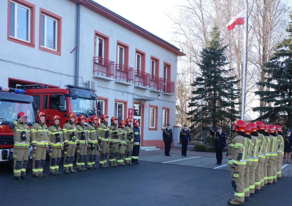 Zastępca komendanta awansuje. Dziś pożegnał się z kutnowskimi strażakami [ZDJĘCIA] - Zdjęcie główne