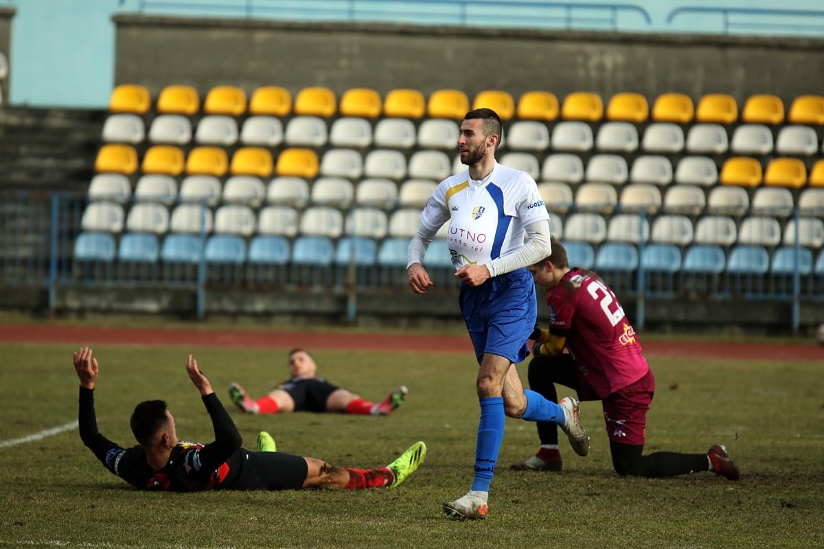 [WIDEO/ZDJĘCIA] Gol w 90. minucie rozstrzygnął spotkanie! KS nie dał się porwać Huraganowi - Zdjęcie główne