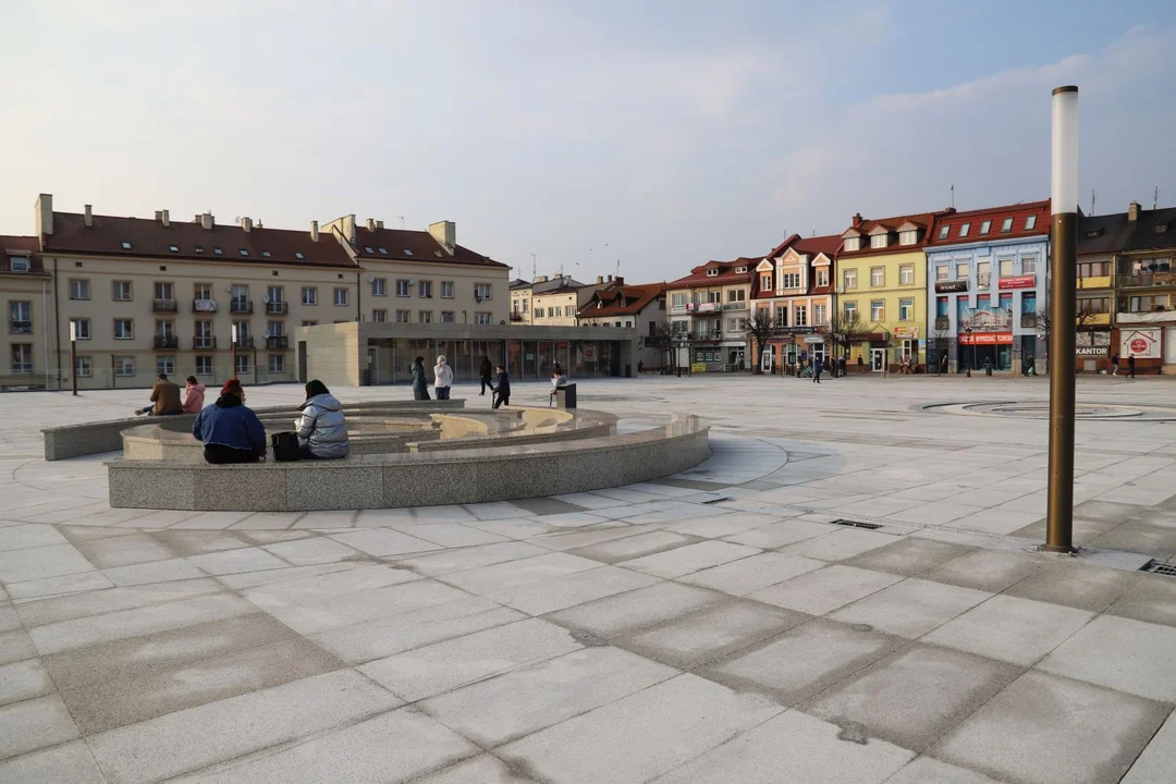 Centrum Kutna nabierze nowego blasku. Chcą wyremontować budynki przy Placu Wolności - Zdjęcie główne