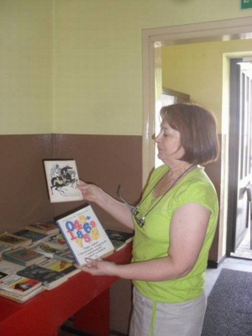 Uwolnią książki z biblioteki - Zdjęcie główne