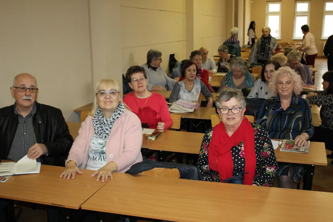 "W zdrowym ciele zdrowy duch". Seniorzy z UTW wysłuchali wykładu kutnowskich uczniów [ZDJĘCIA] - Zdjęcie główne