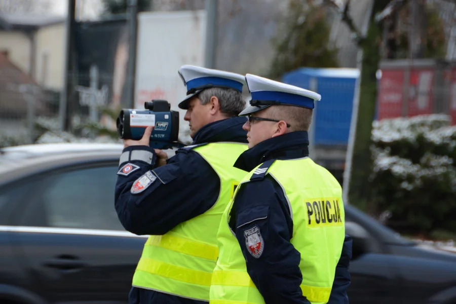 Przekroczył prędkość i złamał zakaz wyprzedzania. Może zapłacić nawet 30 tys. zł grzywny! - Zdjęcie główne