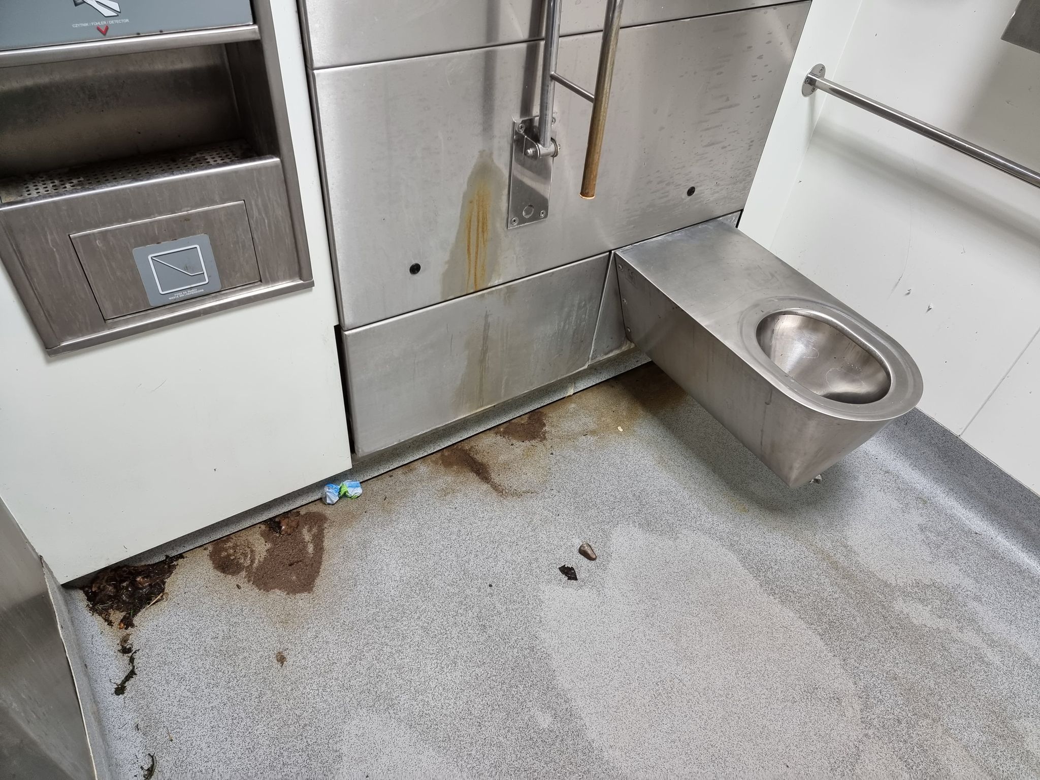 Stan toalety w Parku Wiosny Ludów daleki jest od ideału