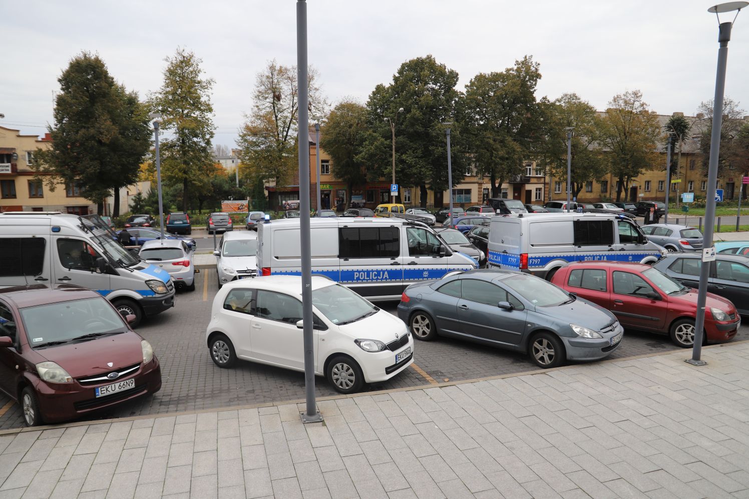 Policja zabezpiecza przejazd kibiców Lecha Poznań przez Kutno